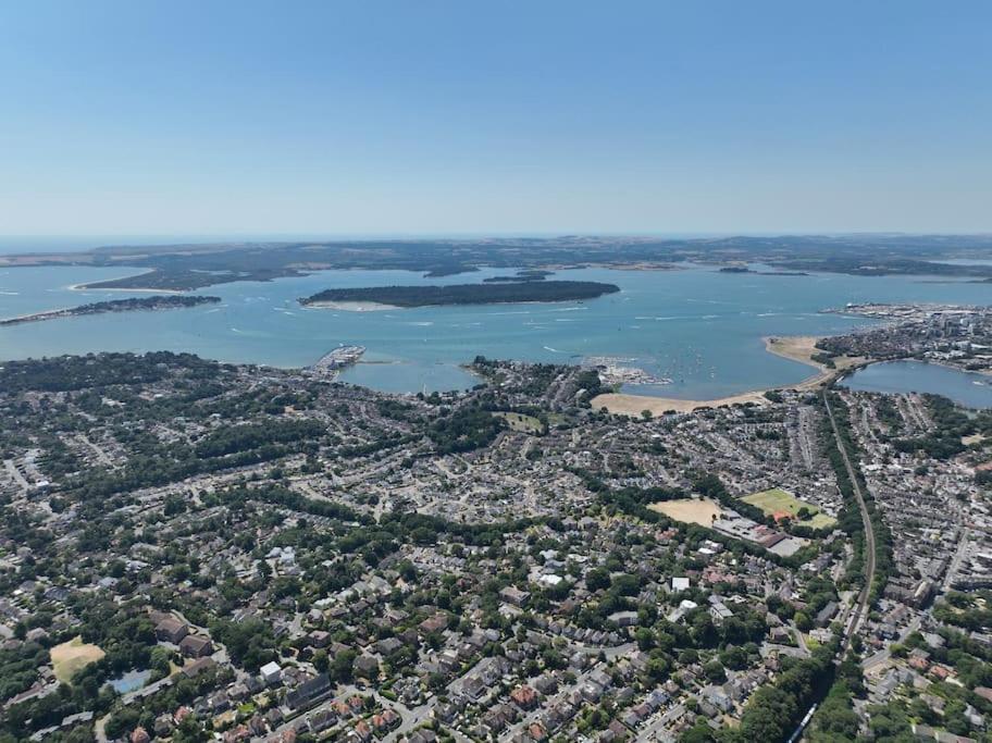 Entire Seaside Luxury Home With On Site Parking! Poole Exteriér fotografie