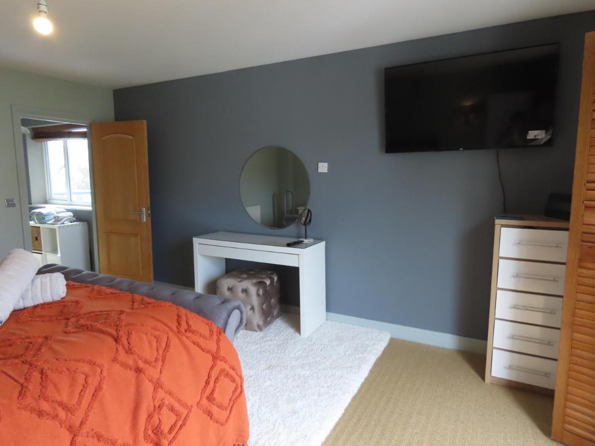 Entire Seaside Luxury Home With On Site Parking! Poole Exteriér fotografie